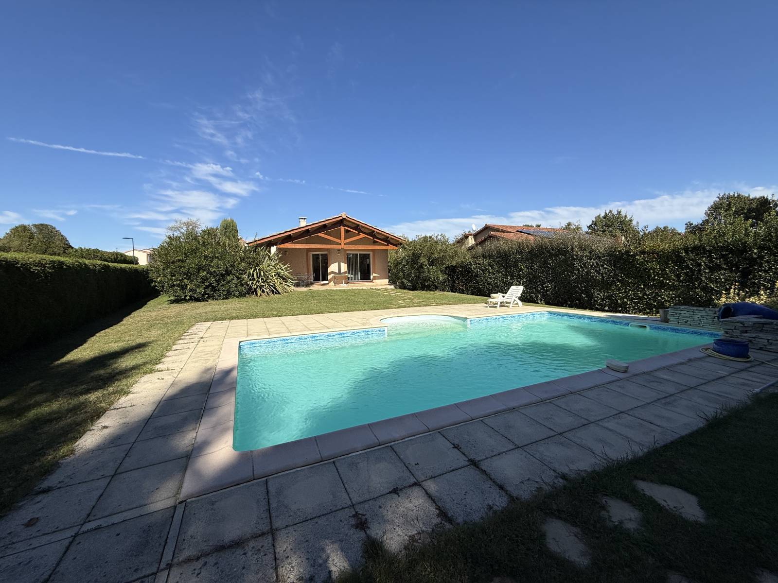 maison de plain pied avec piscine