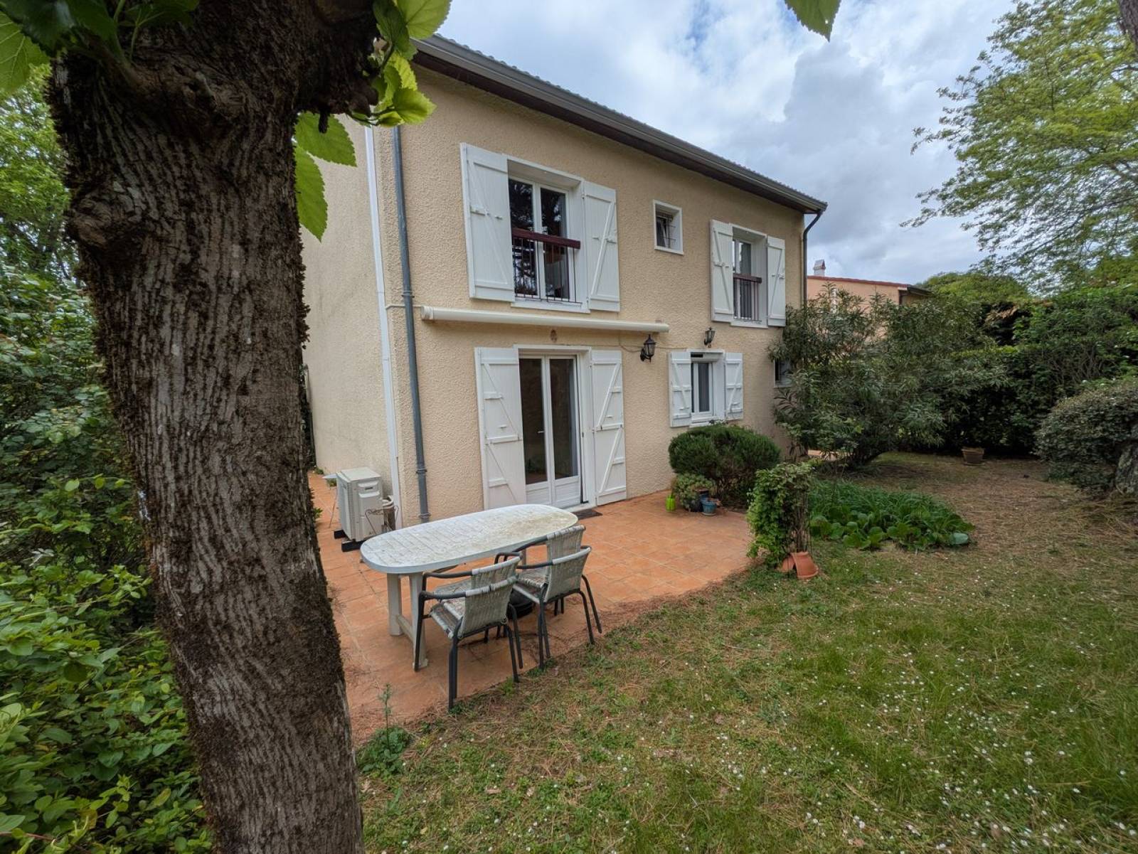 Pibrac Maison située en impasse  dans un quartier calme et résidentiel proche gare  ouest Toulouse