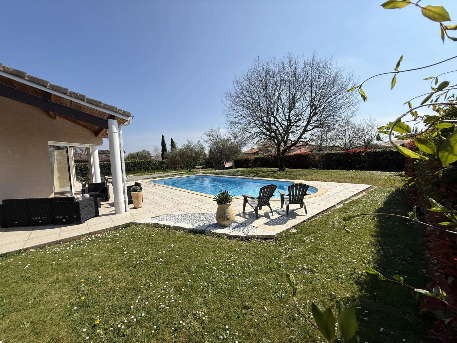 Brax proche Pibrac belle maison de plain pied sur magnifique jardin arboré de plus de 1700 m² avec piscine