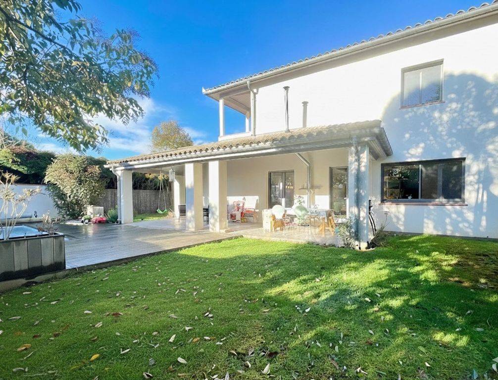 Exclusivité Pibrac, belle et grande maison d'environ 260 m² proche des écoles, lycée international, école allemande....