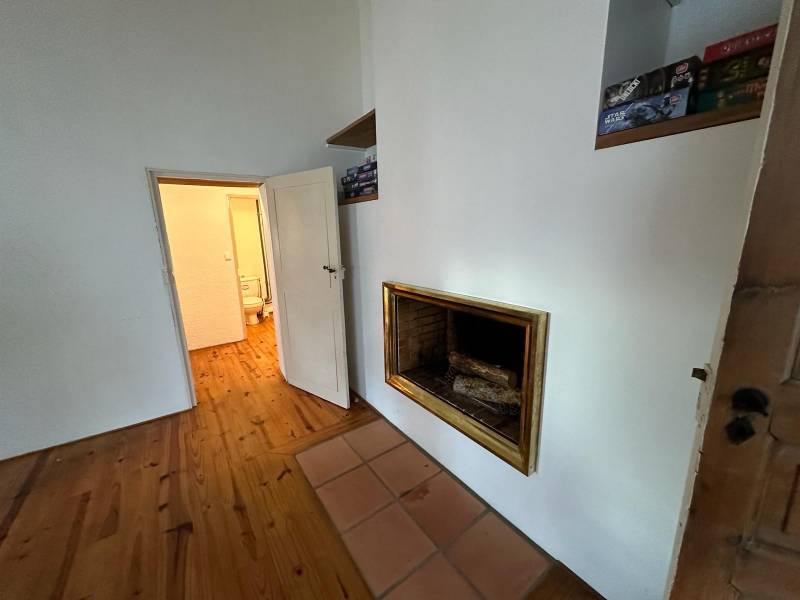 LEVIGNAC Centre,  Ensemble immobilier Local professionnel au rez-de-chaussée, appartement à l'étage