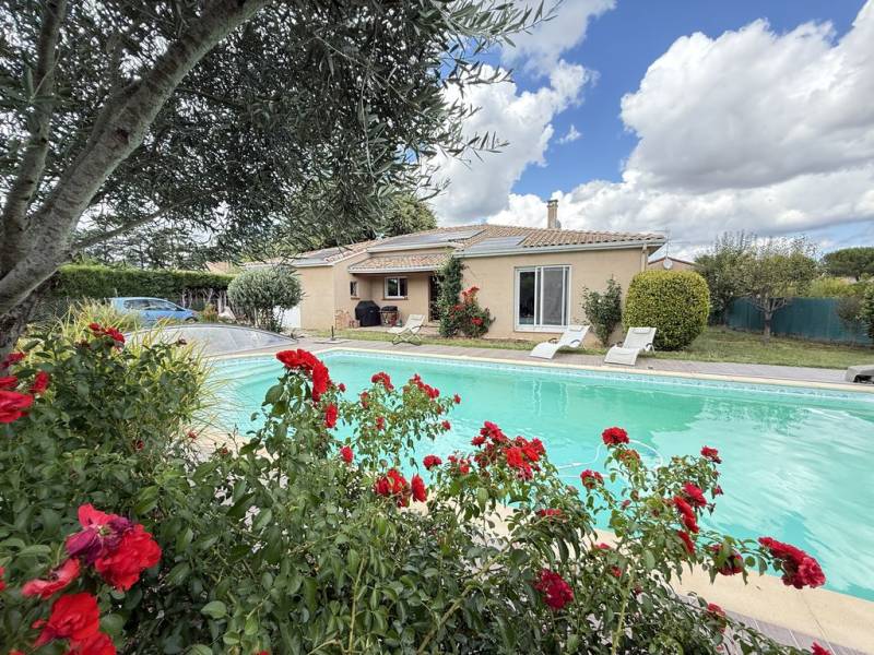En impasse Leguevin proche Pibrac maison de plain-pied de 130 m² habitables sur  plus de 1000 m² de jardin avec piscine