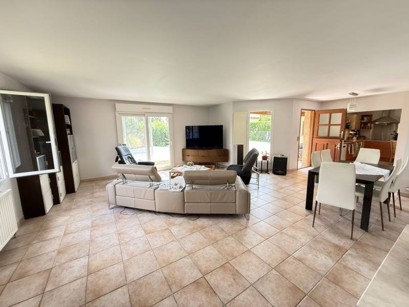 En impasse Leguevin proche Pibrac maison de plain-pied de 130 m² habitables sur  plus de 1000 m² de jardin avec piscine