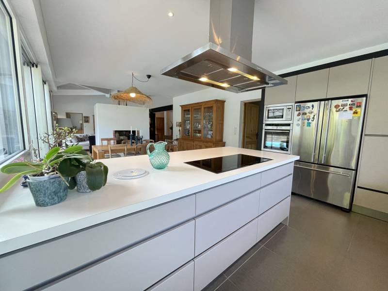 Pibrac exceptionnel maison architecte 215 m² sur magnifique terrain paysager de 1300 m² avec piscine