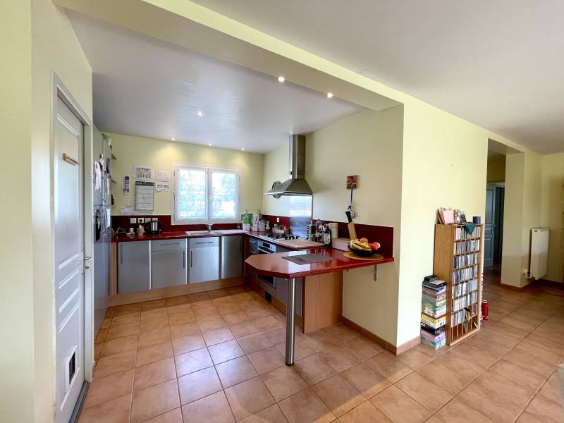 Plaisance du Touch  Maison familiale de 145 m² avec 5 chambres dans quartier calme et résidentiel sur terrain clos et arboré de 640 m²