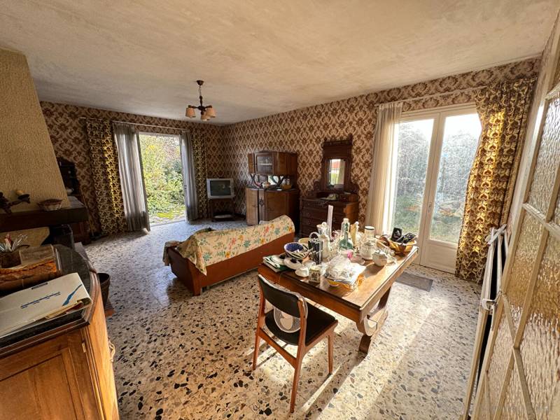 un séjour spacieux de 38 m² avec cheminée