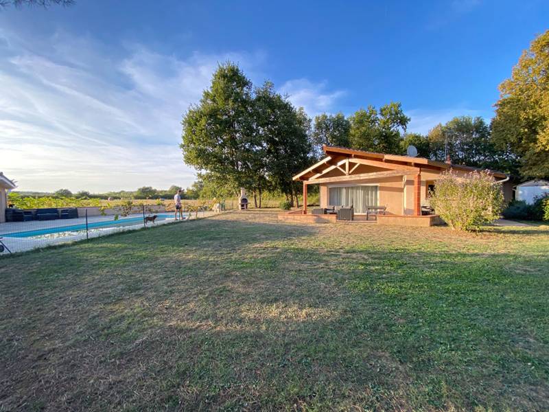 LEGUEVIN Maison de plain pied sur parcelle env. 2000 m² avec piscine