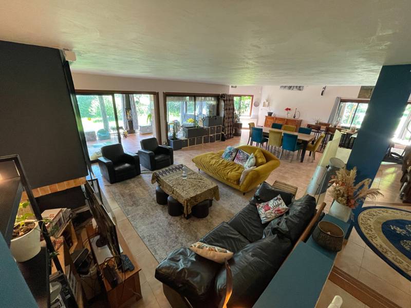 BRETX Maison architecte plain pied T5 de 158 m² espace et verdure