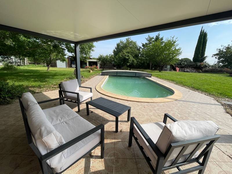 BRETX Maison architecte plain pied T5 de 158 m² espace et verdure