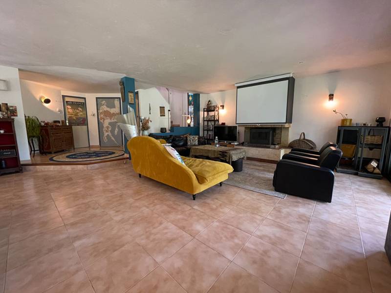 BRETX Maison architecte plain pied T5 de 158 m² espace et verdure