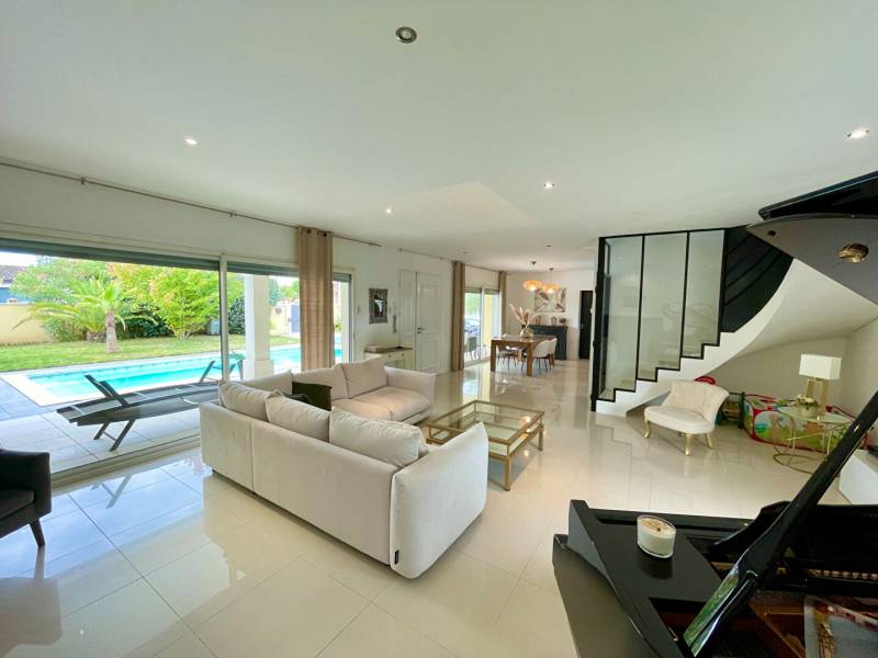 TOURNEFEUILLE Maison de type contemporaine 6 pièces 186 m2