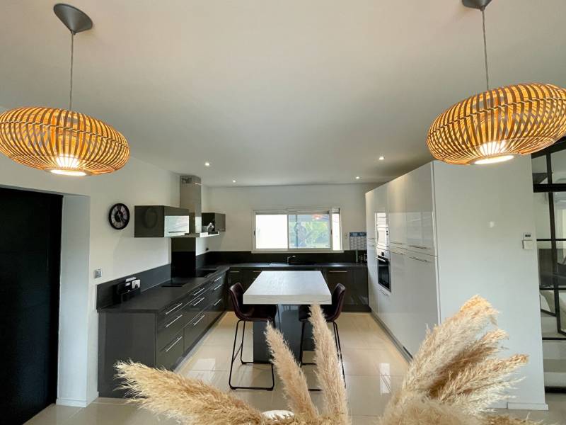 TOURNEFEUILLE Maison de type contemporaine 6 pièces 186 m2