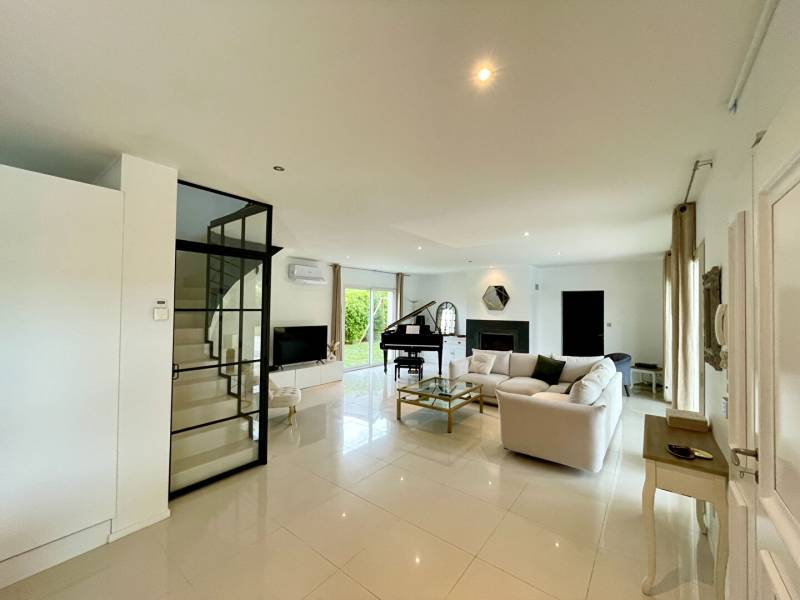 TOURNEFEUILLE Maison de type contemporaine 6 pièces 186 m2