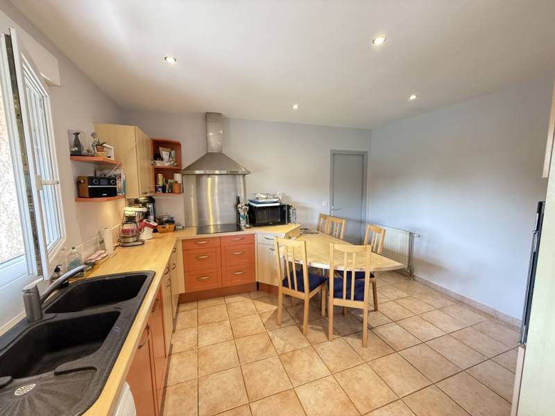 En impasse Leguevin proche Pibrac maison de plain-pied de 130 m² habitables sur  plus de 1000 m² de jardin avec piscine