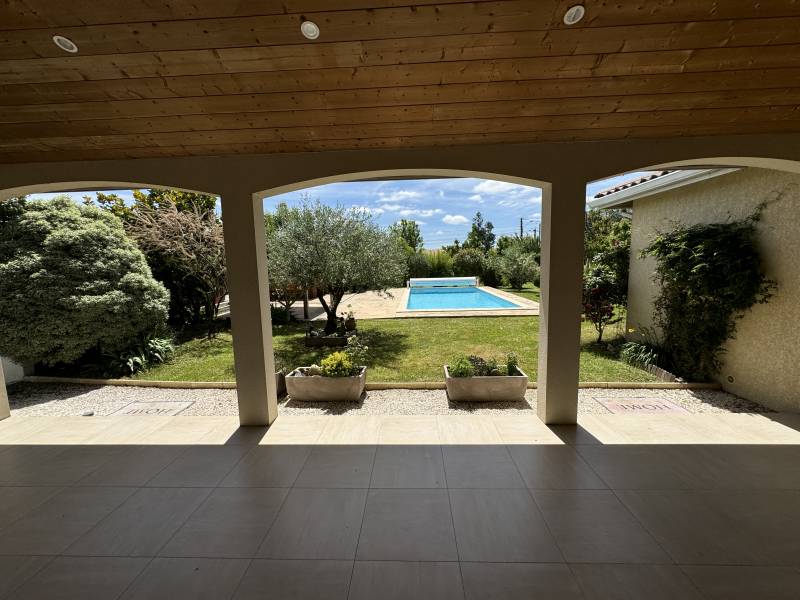 Cornebarrieu Maison T5 de plain pied avec piscine et grand terrain quartier résidentiel