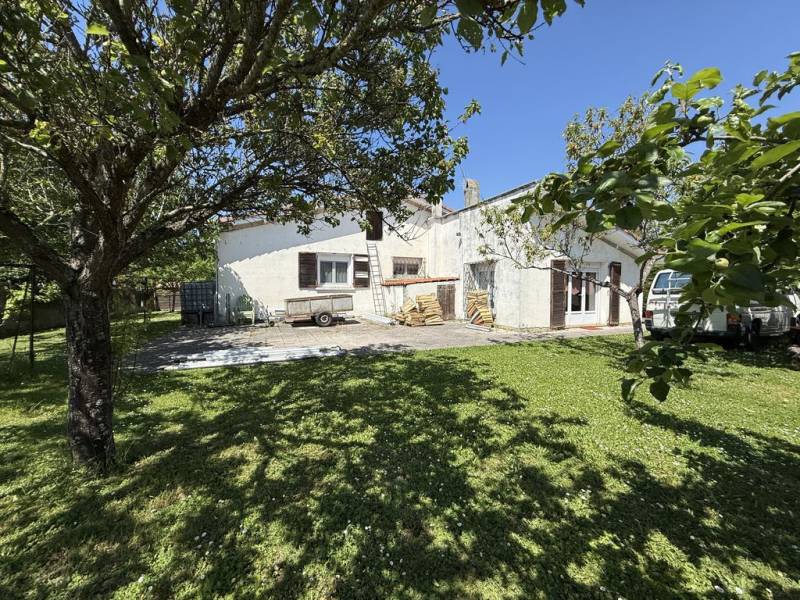 Maison des années 70 au cœur de Brax