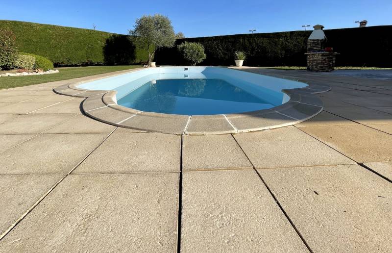 Maison familiale au centre de Brax avec piscine proche commerces