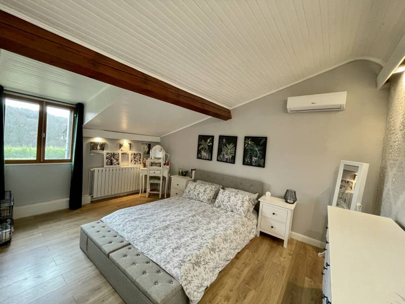 Grande chambre lumineuse 