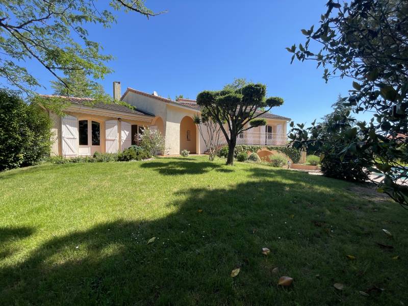Belle villa avec grand terrain