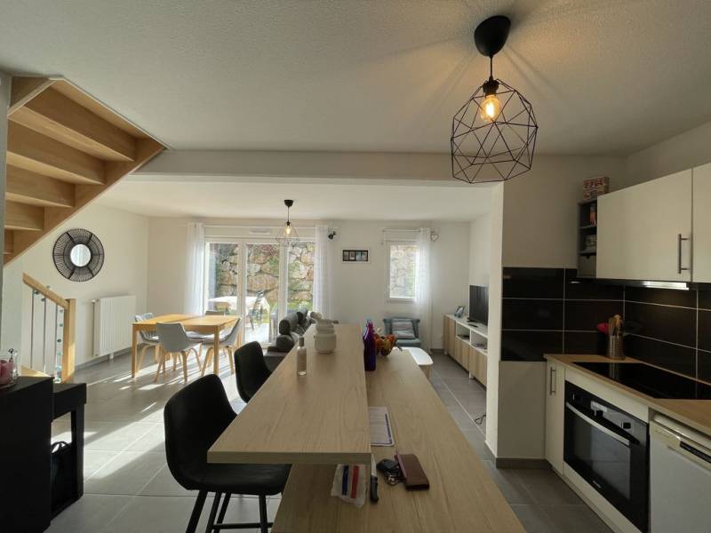 LEVIGNAC CENTRE Maison T4 récente