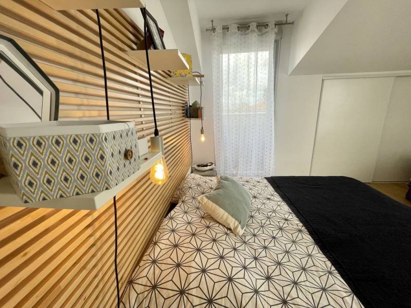 Chambre lumineuse et moderne 