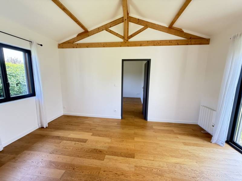 Brax maison de plain pied d'environ 115m² sur 700 m² de terrain proche commerces écoles et gare