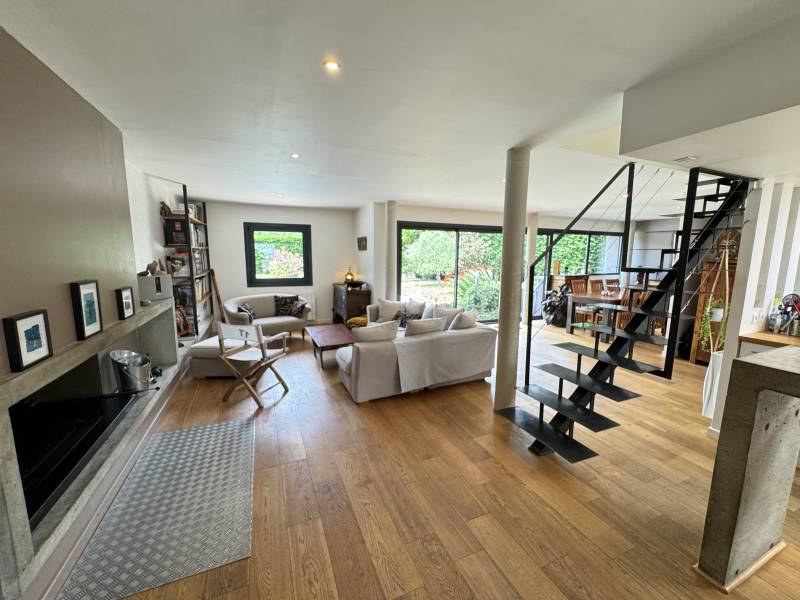 Pibrac maison T6 env. 175 m² habitables quartier résidentiel proche centre commodités écoles collège et forêt de Bouconne