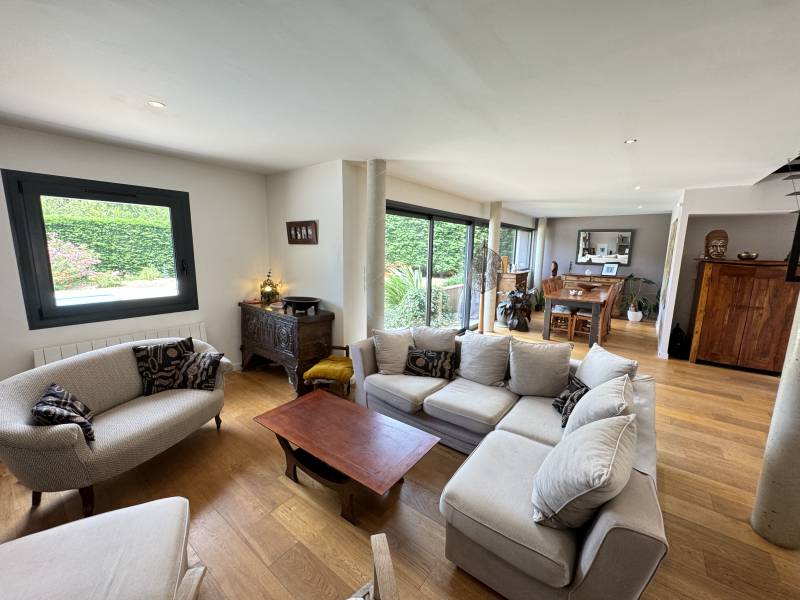 Pibrac maison T6 env. 175 m² habitables quartier résidentiel proche centre commodités écoles collège et forêt de Bouconne