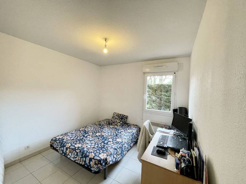 chambre lumineuse avec placard 