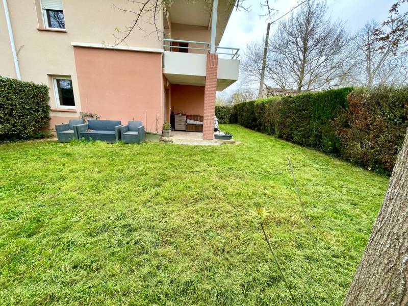 Grand jardin au calme avec son cocon de verdure