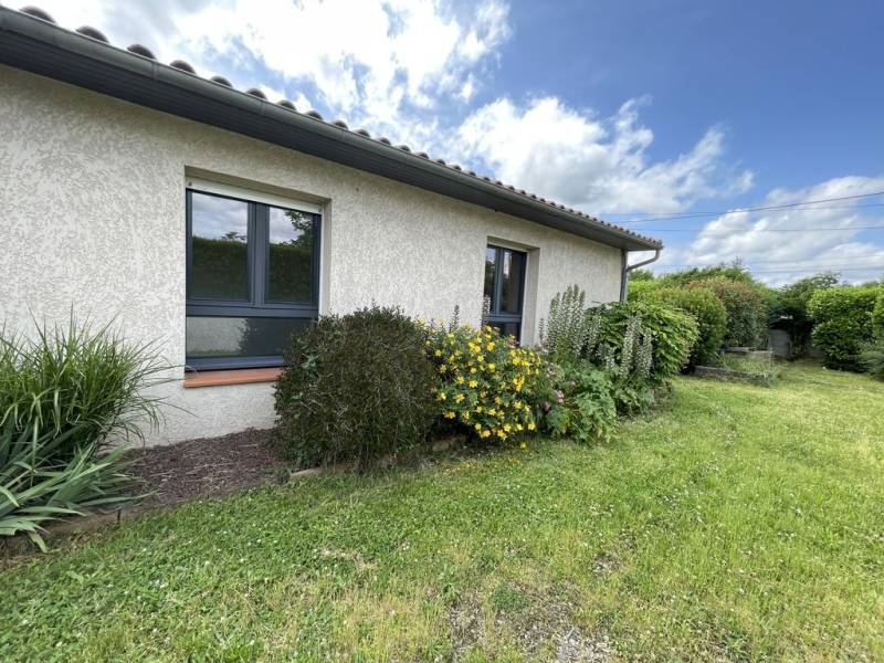 Brax maison de plain pied d'environ 115m² sur 700 m² de terrain proche commerces écoles et gare