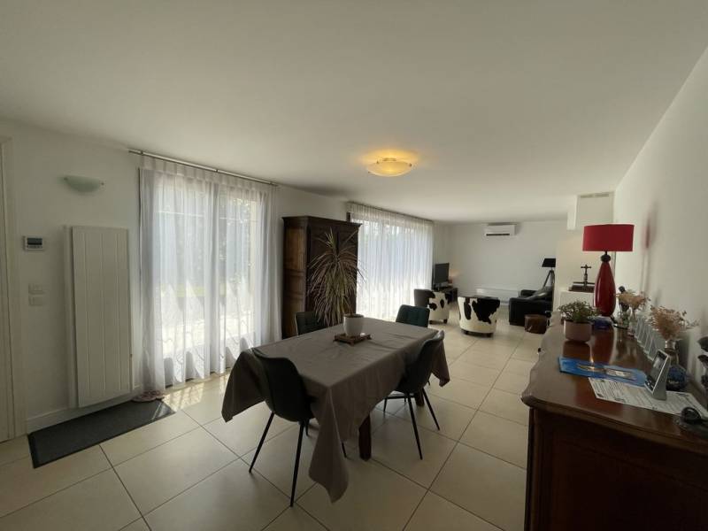 Léguevin Maison de plain-pied 130 m²  entièrement rénovée sur parcelle arborée 1400 m² en fond d'impasse  ouest Toulouse