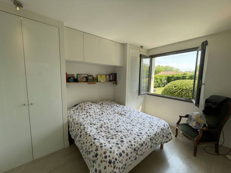 Léguevin Maison de plain-pied 130 m²  entièrement rénovée sur parcelle arborée 1400 m² en fond d'impasse  ouest Toulouse