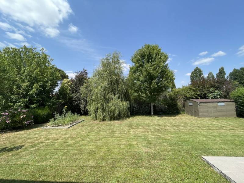 Léguevin Maison de plain-pied 130 m²  entièrement rénovée sur parcelle arborée 1400 m² en fond d'impasse  ouest Toulouse