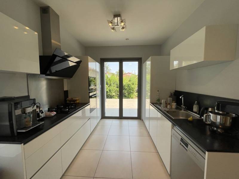 Léguevin Maison de plain-pied 130 m²  entièrement rénovée sur parcelle arborée 1400 m² en fond d'impasse  ouest Toulouse