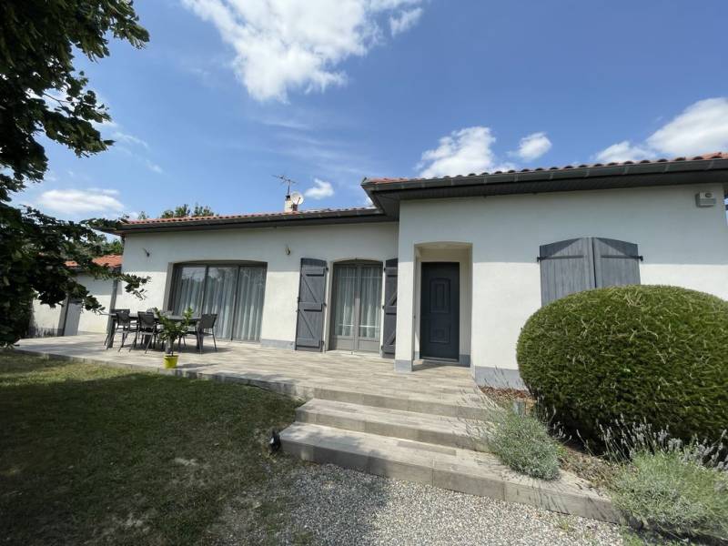 Léguevin Maison de plain-pied 130 m²  entièrement rénovée sur parcelle arborée 1400 m² en fond d'impasse  ouest Toulouse