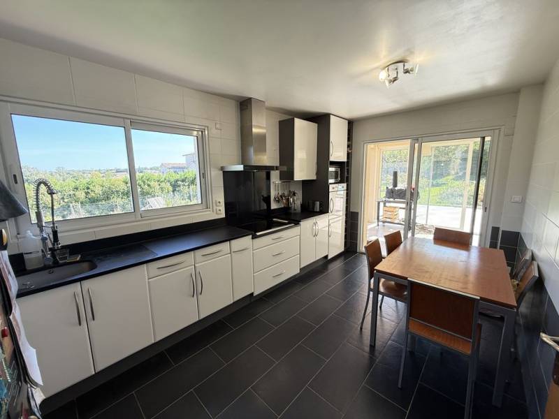 cuisine équipée lumineuse