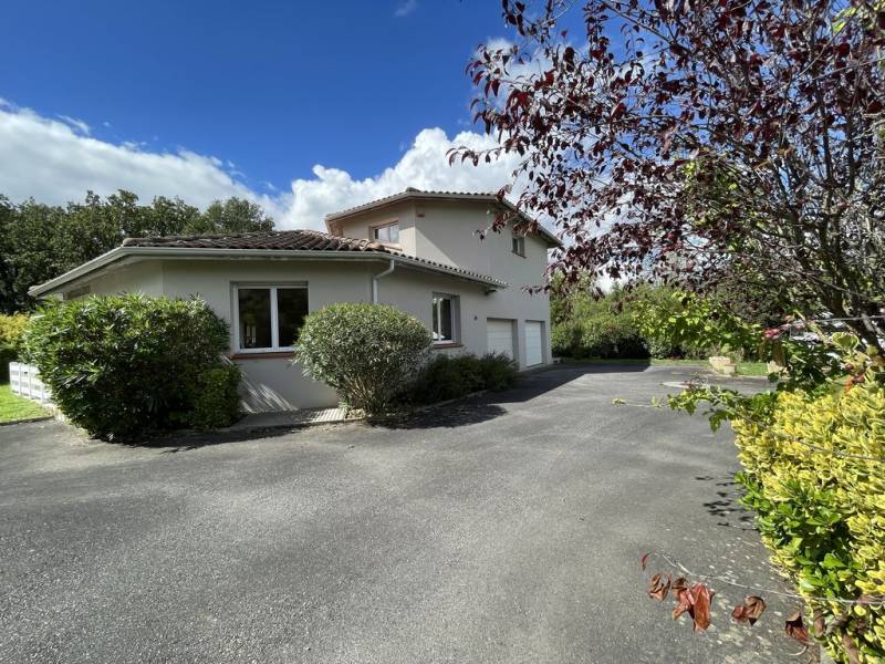 Pibrac, Villa récente avec de beaux volumes et grand jardin 2000 m² sans nuisance Haute Garonne, Occitanie