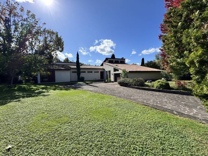 Pibrac Belle maison d'architecte 6 pièces 203 m², environnement privilégié, proche des écoles collège et de l'IST Haute Garonne