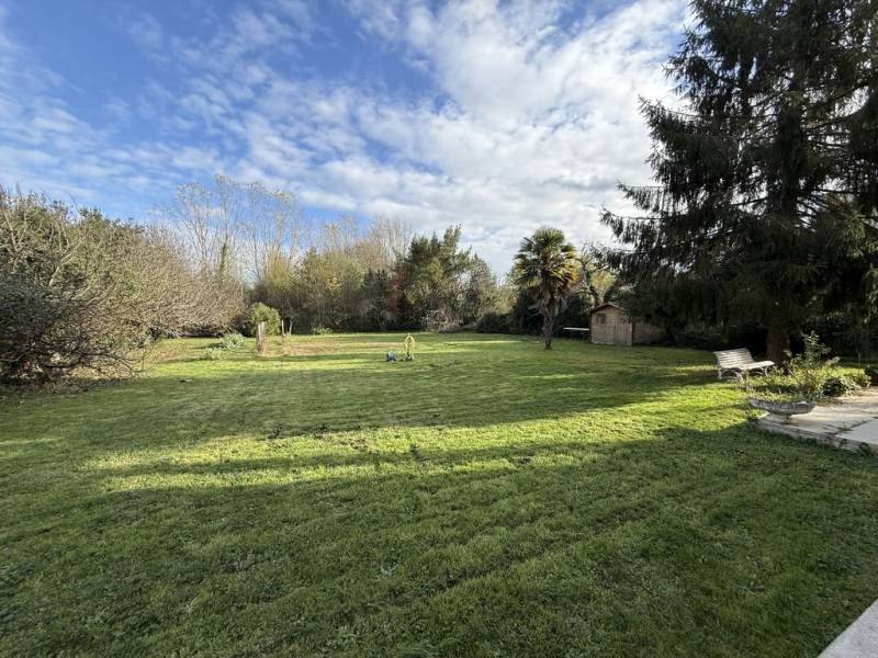 Saint Paul sur Save (31530) maison de bonne construction composée de 2 logements indépendants pouvant être réunis en une habitation.