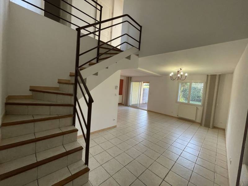 Pibrac Chaleureuse maison 115 m² sur jardin intime. Vous n'avez plus qu'à poser vos valises.