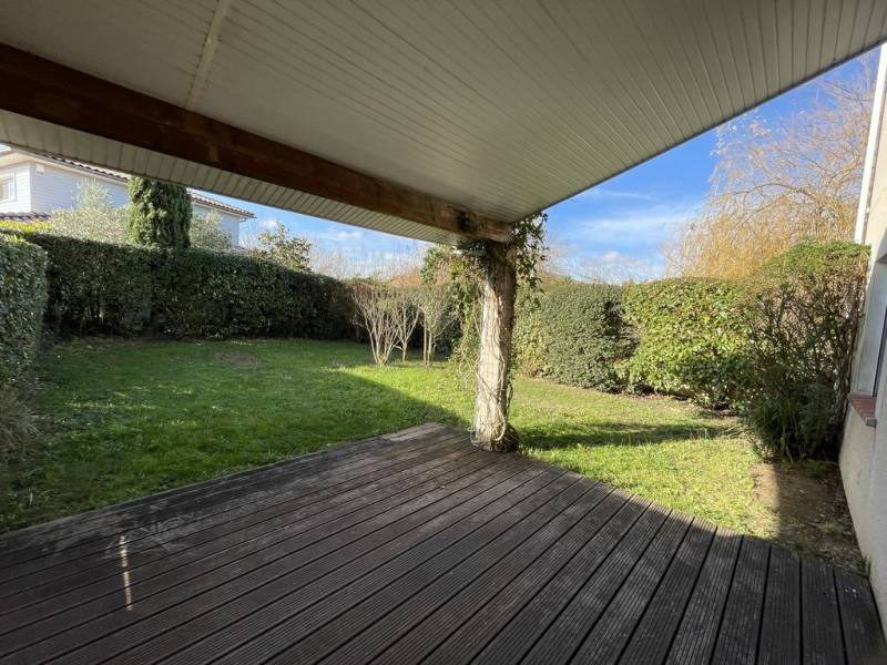 Pibrac Chaleureuse maison 115 m² sur jardin intime. Vous n'avez plus qu'à poser vos valises.