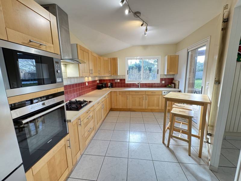 LEGUEVIN Maison de plain pied sur parcelle env. 2000 m² avec piscine