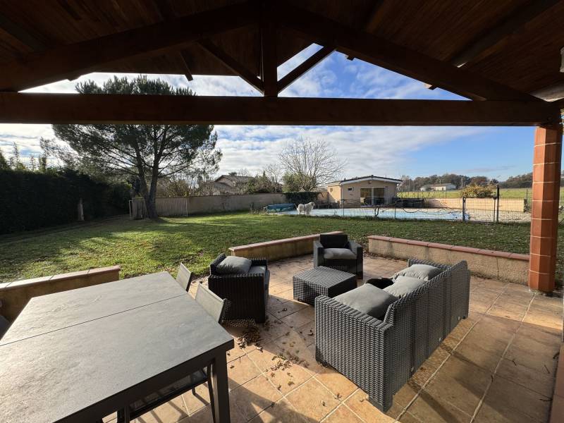 LEGUEVIN Maison de plain pied sur parcelle env. 2000 m² avec piscine