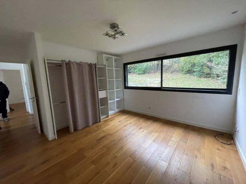 Grand chambre avec dressing 