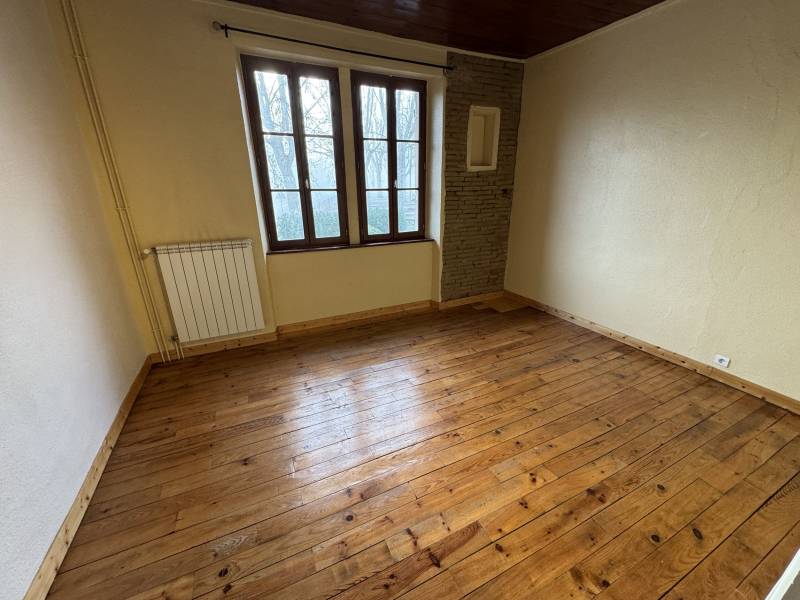 Petit coin chambres avec parquet 