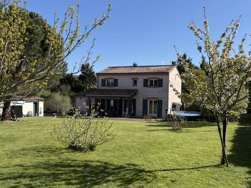 Montaigut sur Save belle maison familiale de plus de 124 m² sur magnifique parcelle arborée de plus de 1500 m² avec piscine
