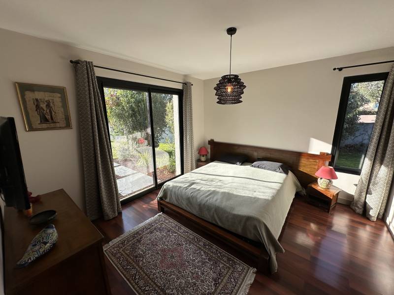 Grande chambre avec son parquet 