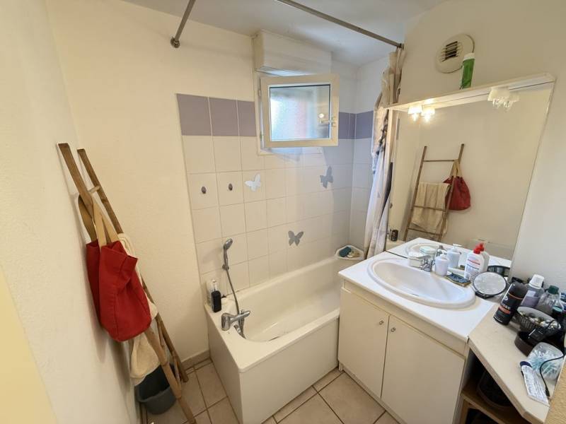 Espace salle de bain avec beignoire 