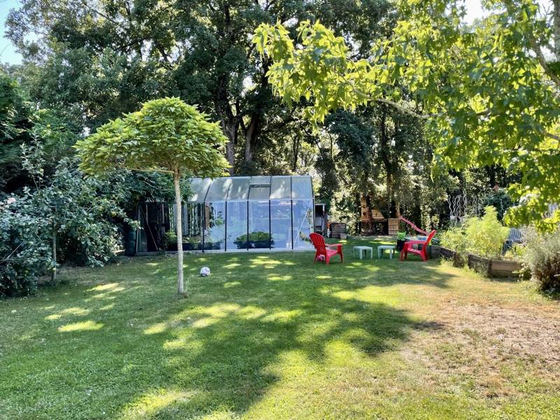 Jardin au calme avec verdure 